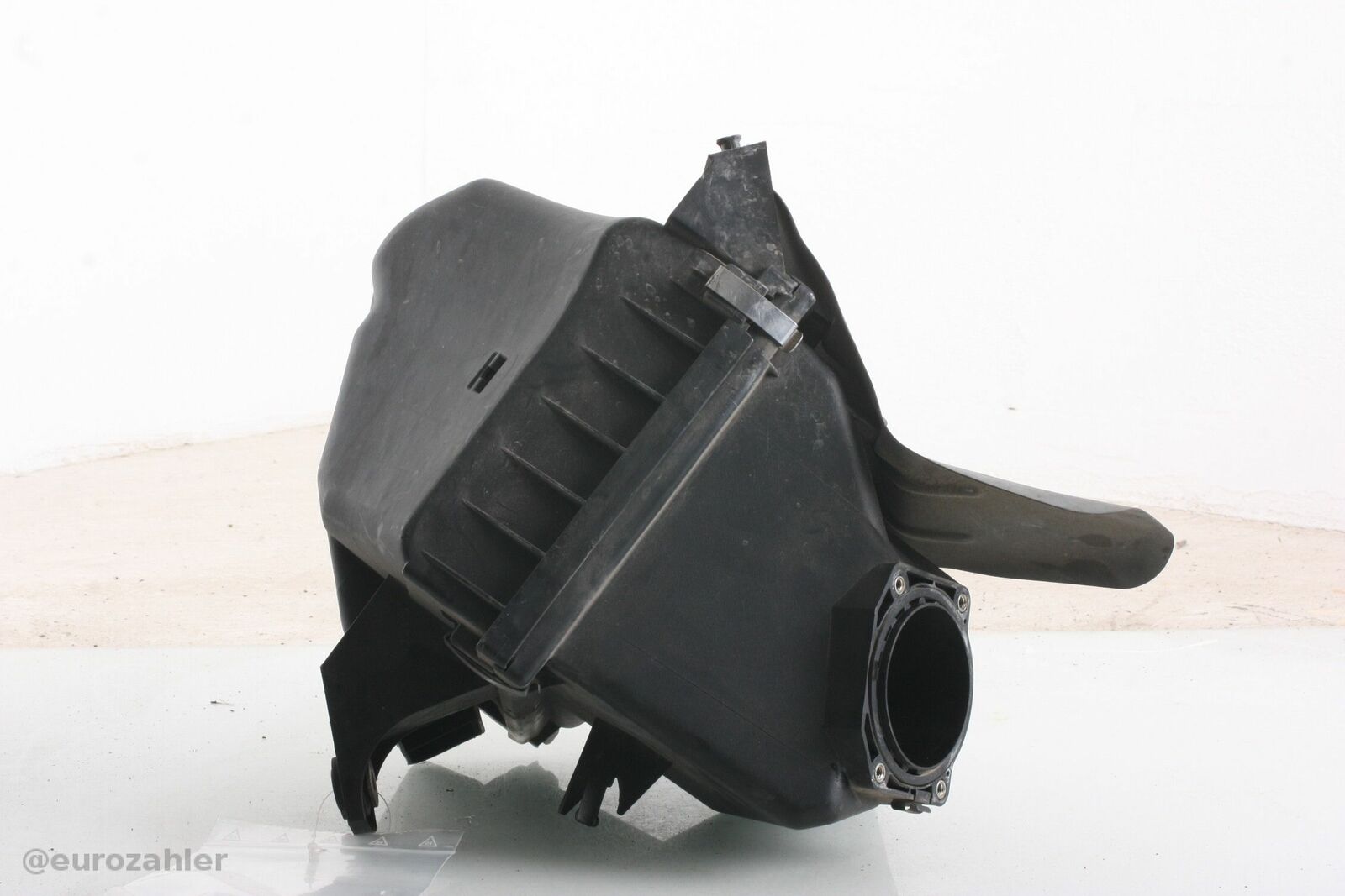 AUDI-Luftfilterkasten-058133837-A4-8D2-B5-18-1781-cm3-125-PS-92-kW-119-312848804385
