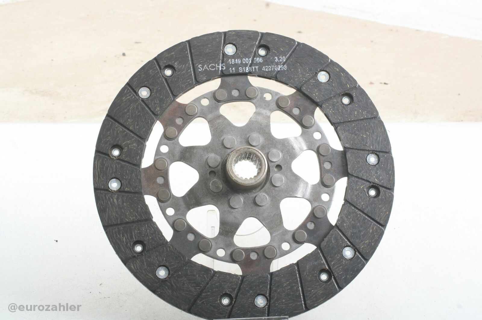 Sachs-1849001566-Kupplungsscheibe-16-HDI-Citroen-Peugeot-11-S188TT-42970298-313090814820