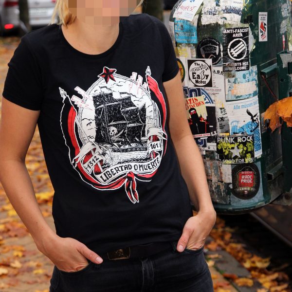„Piracy 2.0“ Tailliertes Shirt - Lebensmittel Sale – Große Auswahl & Top Preise | Kostenloser Versand ab 40€